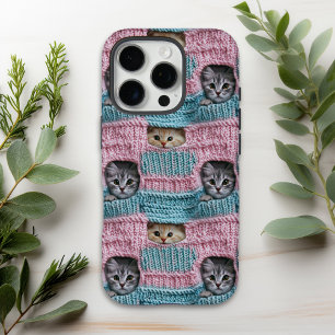 Coque iPhone 16 Pro Chats Mignons Rose Bleu Tricot Féminin