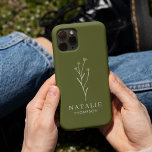 Coque Case-Mate iPhone Chic minimaliste chic boho vert olive tendance Cus<br><div class="desc">Boho chic minimaliste chic champêtre Olive Green coque iphone personnalisée, un mélange parfait d'élégance et de design moderne. Cette étonnante étagère téléphonique est dotée d'un arrière - plan sophistiqué vert olive champignons, d'un design floral délicat, créant un accessoire élégant et chic pour votre iPhone. Le design épuré, simple et la...</div>