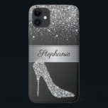 Case-Mate iPhone Case Chic Silver Parties scintillant Diamond Haut talon<br><div class="desc">Protégez votre téléphone avec style grâce à cette parties scintillant chic et cette étui téléphonique glam. Cet élégant modèle design dispose d'une chaussure à talons hauts en diamants blancs sur un arrière - plan noir. Ci-dessus est une bande de texture métallique argentée avec votre nom pour personnaliser accentué par une...</div>