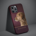 Coque Case-Mate iPhone Chien Photo pour animaux de compagnie Golden Retri<br><div class="desc">Chien Photo pour animaux de compagnie Golden Retriever Personnalisé Nom iPhone 14 Smart Phone Boîtes dispose de votre photo d'animal de compagnie ou de chien préféré avec votre nom personnalisé en typographie de script doré sur un arrière - plan rouge bordeaux profond. Un cadeau parfait pour Noël, anniversaire, vacances, fête...</div>