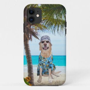 Coque iPhone 11 Chien sur la plage dans la chemise hawaïenne
