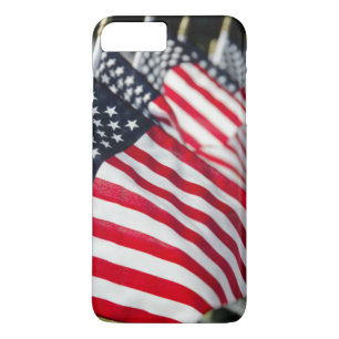 Coque iPhone 8 Plus/7 Plus Cimetière militaire historique avec drapeaux améri