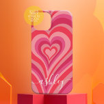 Coque Pour iPhone 16 Coeurs psychédéliques Calligraphie Nom du script P<br><div class="desc">Un motif de coeur branché avec des roses et des rouges pastel. Le script moderne avec swashes ajoute une touche moderne à ce design rétro. Ajoutez votre nom ou supprimez le texte pour une couverture féminine amusante.</div>