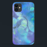 Coque Case-Mate iPhone Conception abstraite fractionnée surréaliste<br><div class="desc">Une fractale cool éthérée et énergique. Beaucoup de cercles rebondissants,  bulles et tourbillons dans des couleurs variées de bleu cool glacé,  vert menthe doux et diverses teintes de violet. Ce design abstrait surréaliste,  composé de couleurs mélangeant tourbillonnantes,  crée un doux mélange de couleurs et de mouvements.</div>