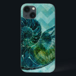 Etui iPhone 13 Conque en spirale Shell de turquoise<br><div class="desc">Dans cette image vive, vous pouvez voir dans le style naturel et unique vintage de la fin de coquille de conque de turquoise. Ce type unique d'art a l'ombrage noir pour accentuer se développer en spirales de cette coquille de conque. Obtenez cette coquille de conque avec un arrière - plan...</div>