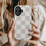 Coque Pour iPhone 16 Contrôle rétro beige<br><div class="desc">Boho damier tendance imprimé étui téléphonique dans les tons beige clair et blanc. Utilisez les outils de conception pour ajouter votre propre monogramme,  nom ou autre texte,  ou changer la couleur arrière - plan pour créer une couverture de périphérique unique d'un type particulier.</div>