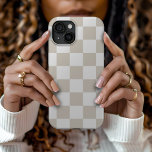 Coque Case-Mate iPhone Contrôle rétro beige<br><div class="desc">Boho damier tendance imprimé étui téléphonique dans les tons beige clair et blanc. Utilisez les outils de conception pour ajouter votre propre monogramme,  nom ou autre texte,  ou changer la couleur arrière - plan pour créer une couverture de périphérique unique d'un type particulier.</div>