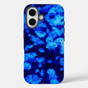 Coque Pour iPhone 16 Cool Electric Blue Jellyfish en Deep Blue Sea
