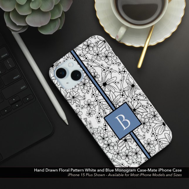 Coques Case-Mate iPhone Daisy noir blanc motif floral bleu Monogramme (Hand Drawn Floral Pattern: White Flowers with Light Blue Monogram Case-Mate iPhone Case)