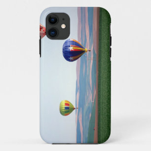 Coque Case-Mate Pour iPhone Des ballons à air chaud colorés flottent au-dessus