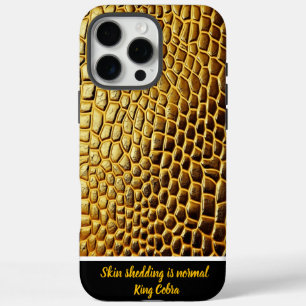 Coque iPhone 16 Pro Max Des écailles dorées d'un serpent qui brille dans l