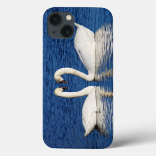 iPhone 13 Coque Deux cygnes blancs forment le signe du coeur
