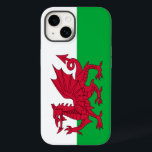 Coque Case-Mate iPhone Drapeau de dragon gallois<br><div class="desc">iPhone 14 coque avec le drapeau du Pays de Galles (partie du Royaume-Uni de Grande-Bretagne et d'Irlande du Nord) avec le dragon rouge,  le drapeau blanc et vert</div>