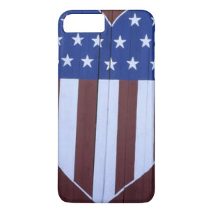 Coque iPhone 8 Plus/7 Plus Drapeau en forme de cœur peint sur une grange aprè