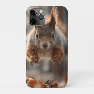 Case-Mate iPhone Case Écureuil roux bondissant dans une forêt gelée