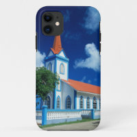 Église colorée sur l'île de Tahaa dans les