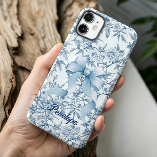 Coque iPhone 16 Pro Elégant arc bleu toile de jouy monogramme floral