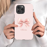 Coque Case-Mate iPhone Elégant Pastel Rose Bow & Nom Personnalisé<br><div class="desc">Protégez votre téléphone avec style grâce à cet élégant étui rose pastel doté d'un design d'arc délicat et de votre nom personnalisé. Combinant mode et fonctionnalité, ce coque offre une protection durable tout en ajoutant une touche féminine et sophistiquée à votre appareil. Parfait pour un usage quotidien, il fait un...</div>