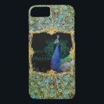 Case-Mate iPhone Case Elégant Peacock avec Vintages rouleaux Baroque Roc<br><div class="desc">Ce boîtier de téléphone design offre une vue imprenable sur le corps, sur le côté d'un oiseau paon avec des plumes de queue étalées. Une parties scintillant dorée Baroque rococo cadre design découvre l'image de style collage au centre du téléphone. Un arrière - plan de plumes de queue de ventilateur...</div>