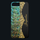 Coque iPhone 8 Plus/7 Plus Elégant Peacock Feathers Vintage Baroque Rococo<br><div class="desc">Ce boîtier de téléphone design présente une image royale et complète de jolies plumes de queue paon. Une parties scintillant dorée rococo baroque scintille et brille avec des étoiles lumineuses scintillantes. Personnalisé avec votre prénom ou tout texte que vous souhaitez utiliser le simple champ modèle fourni. Beau, classe, style vintage...</div>