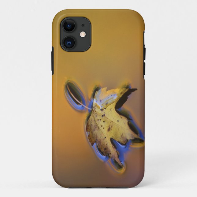 Coques Case-Mate iPhone États-Unis, Michigan, feuille d'érable flottant su (Dos)