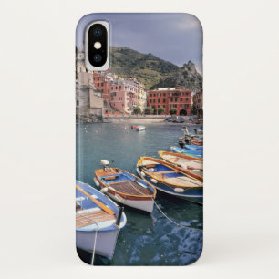 Etui iPhone Case-Mate Europe, Italie, Vernazza. Bateaux peints de couleu