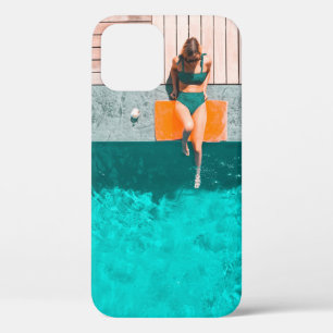 Case-Mate iPhone Case Femme allongée au bord de la piscine le matin