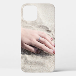 Case-Mate iPhone Case Femme allongée sur le sable blanc