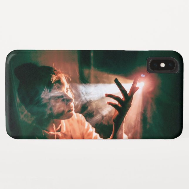 Coques Case-Mate iPhone Femme dans la lumière et la fumée (Dos (Horizontal))