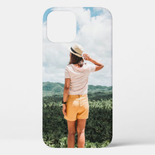 Case-Mate iPhone Case Femme debout près des arbres