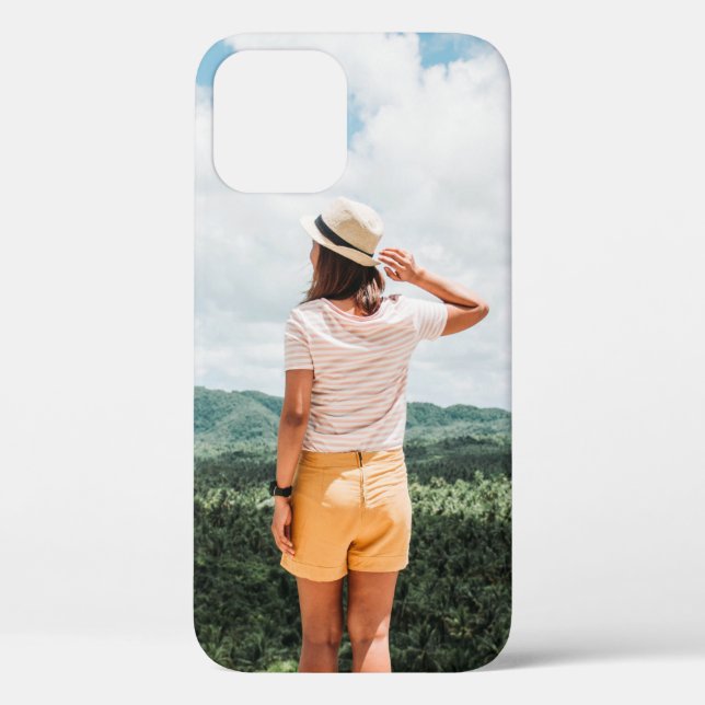 Coques Case-Mate iPhone Femme debout près des arbres (Verso)