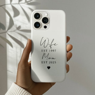 Coque iPhone 16 Pro Femme Maman EST 2025   Cadeau personnalisé minimal