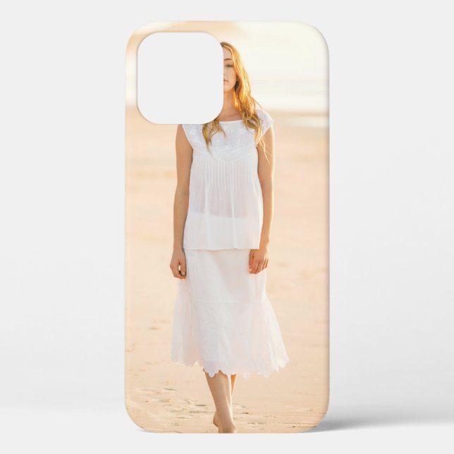 Coques Case-Mate iPhone Femme marchant sur le rivage (Verso)