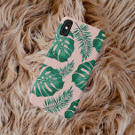 Case-Mate iPhone Case Feuilles Pink & Green Palm sans couture Motif<br><div class="desc">Le Tropical Pink & Green Palm Feuille Seamless Motif est un design dynamique et animé avec un assortiment de feuilles de palmiers rose et vert disposés en motif extensible. Le motif a une disposition transparente, ce qui signifie que les bords de la conception se mélangent de manière transparente pour créer...</div>