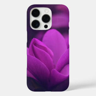Coque iPhone 16 Pro Fleur violette dans la lumière douce