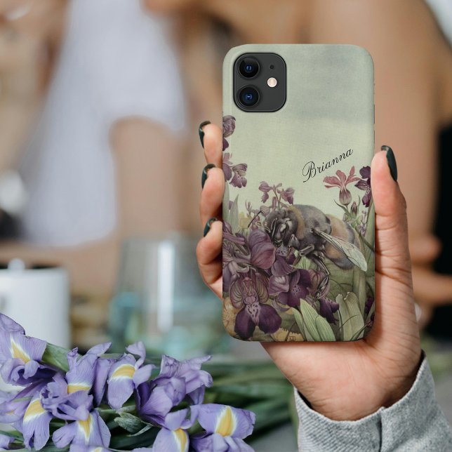 Coques Case-Mate iPhone Fleurs florales Purple Nature Jardin botanique Abe (The beauty of nature -vintage botanical print for your iPhone.  Purple iris with a busy bee at work.)