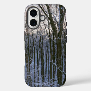 Coque Pour iPhone 16 Forêt d'arbres enneigés
