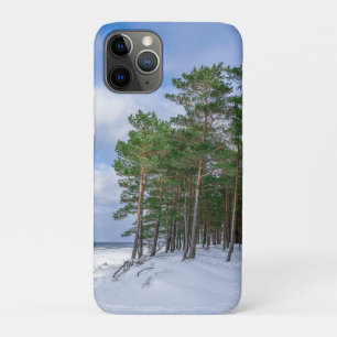 Case-Mate iPhone Case Forêt de pins près de la côte de la mer en Lettoni