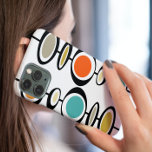 Coque iPhone 16 Pro Formes circulaires rétro Modernes du milieu du siè<br><div class="desc">Éloignez-vous de la foule avec ce boîtier de téléphone cool rétro géométrique design. Avec ses cercles colorés à flanc bleu turquoise,  orange,  crème,  bronzé,  or et noir,  on se sent bien dans la main !</div>