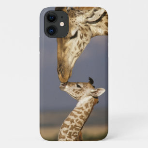 Case-Mate iPhone Case Girafe embrassant un bébé girafe