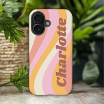 Coque Pour iPhone 16 Girly Retro Vintage Wave Nom personnalisé<br><div class="desc">Girly Retro Vintage Wave Personnalisé Nom iPhone 16 Phone Boîtes dispose d'une vague rétro dans les tons rose, orange et blanc avec votre nom personnalisé dans élégant script moderne accentué. Personnalisez en modifiant le texte dans la zone de texte fournie. Parfait pour l'anniversaire, Noël, Fête des Mères, baby showers, douches...</div>