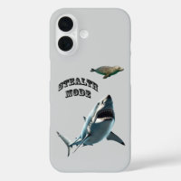 Grand requin blanc traquant un phoque sous l'eau U