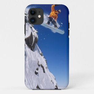 Coque Case-Mate iPhone Homme sur un snowboard sautant d'une corniche à