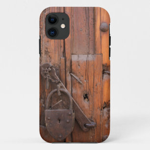 Coque iPhone 11 Horloge sur porte en bois