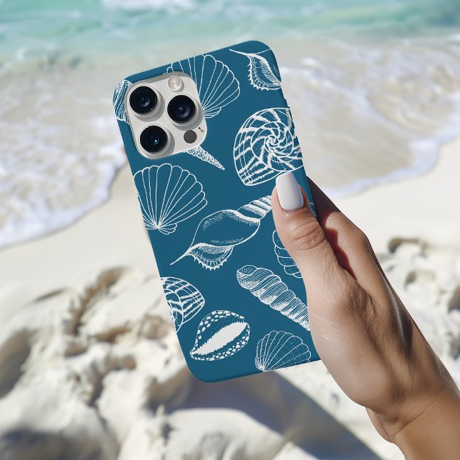 Coques Case-Mate iPhone Illustration Sea Shell (Blue seashell phone case with hand drawn illustrated sea shells on a blue background.)