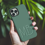 Coque iPhone 16 Pro Max Initiales modernes de Monogramme Eucalyptus Contem<br><div class="desc">Moderne Eucalyptus Monogram Initiales Téléphone contemporain 16 Pro Max Coques dispose d'un monogramme personnalisé dans la typographie de script moderne. Parfait pour la famille et les amis pour les anniversaires,  Noël,  vacances,  Fête des Mères,  Fête des pères et plus. Conçu par ©2024 Evco Holidays www.zazzle.com/store/evcoholidays</div>