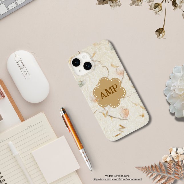 Coques Case-Mate iPhone Initiales papier kraft girly arrière - plan floral (Cute nutural earthy mulberry paper effect with cute border in floral form and initials in brown)