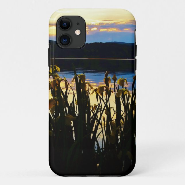 Coques Case-Mate iPhone Iris jaunes sur la rive du lac Arrowhead (Dos)