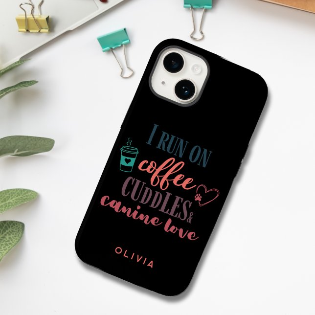 Coques Case-Mate iPhone Je fonctionne au café câlins amour canin sarcelle  (Créateur téléchargé)