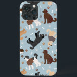 Case-Mate iPhone Case Labradoodle / Os et pattes Goldendoodle<br><div class="desc">Cute Labradoodle / Les chiens Goldendoodle s'assoient et se tiennent et se retournent avec crème,  abricot,  chocolat,  manteaux noirs et à parti avec des os de chien éparpillés et des motifs de pawprints.</div>